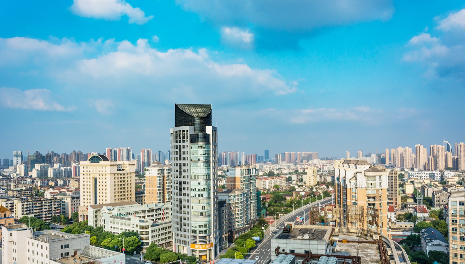 Growing commercial real estate landscape around Sector 136 Noida Expressway